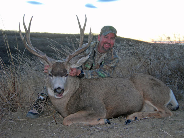 Photo of Louis Russell Jr. 2010 Trophy Alberta Mule Deer
